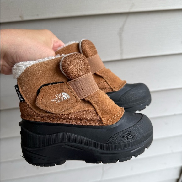 Toddler The North Face Alpenglow ll  Tan and Black WaterProof Snow Boots - Picture 1 of 9